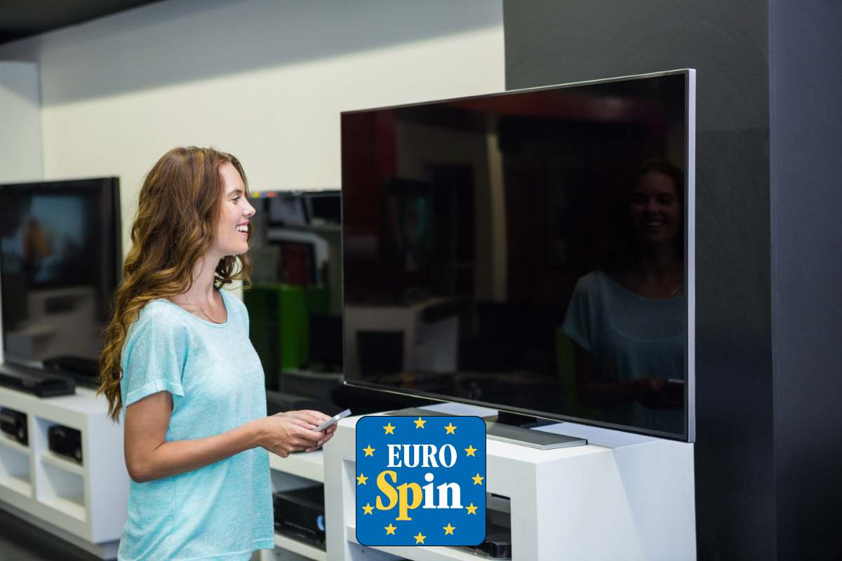 Donna smartphone Eurospin