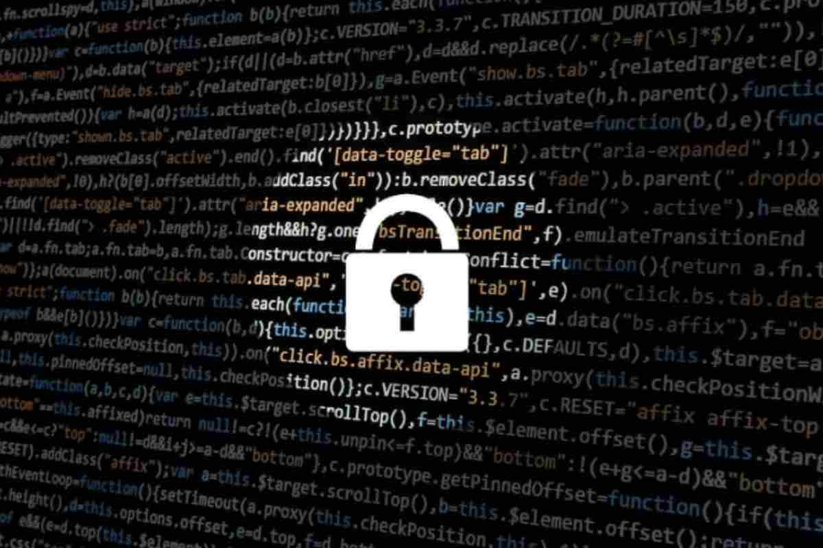 Si tratta di una minaccia informatica particolarmente insidiosa perché si presenta sotto forma di email che simulano comunicazioni ufficiali