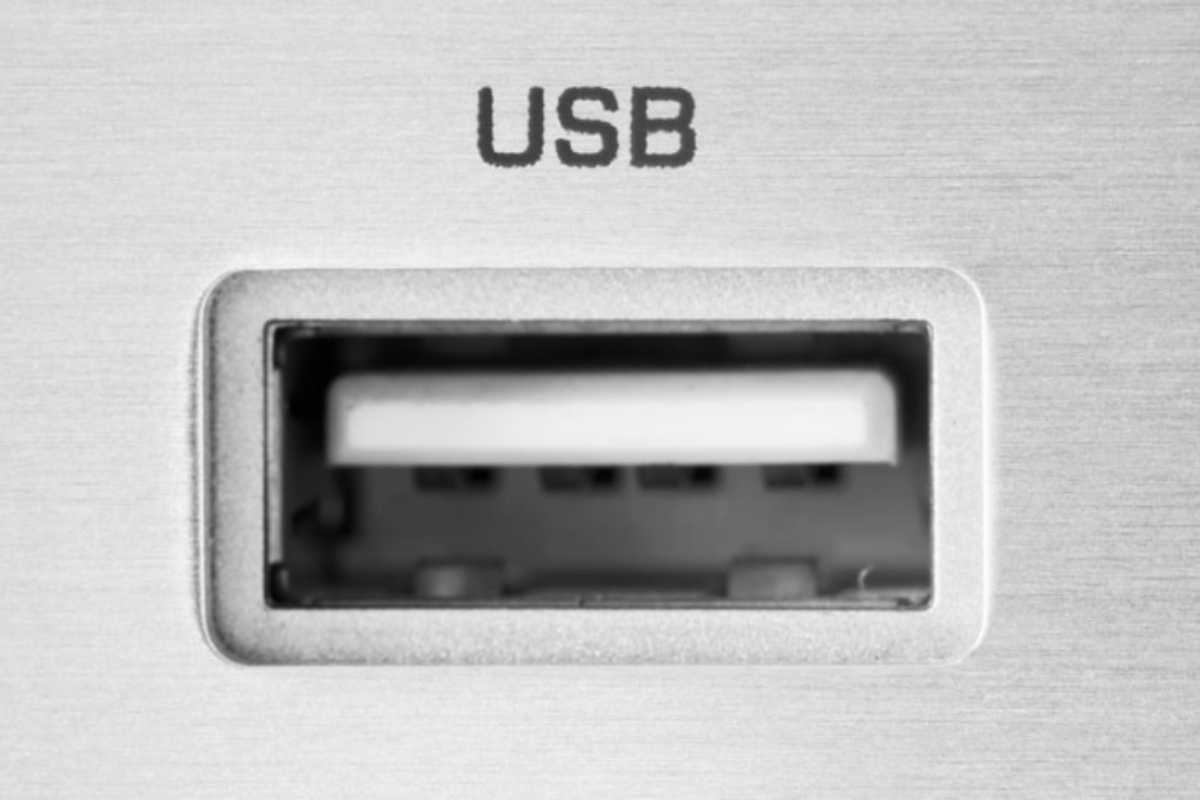 Dal punto di vista tecnologico, le porte USB sono passate attraverso diverse fasi di sviluppo. La versione USB 2.0, introdotta nel 2000,