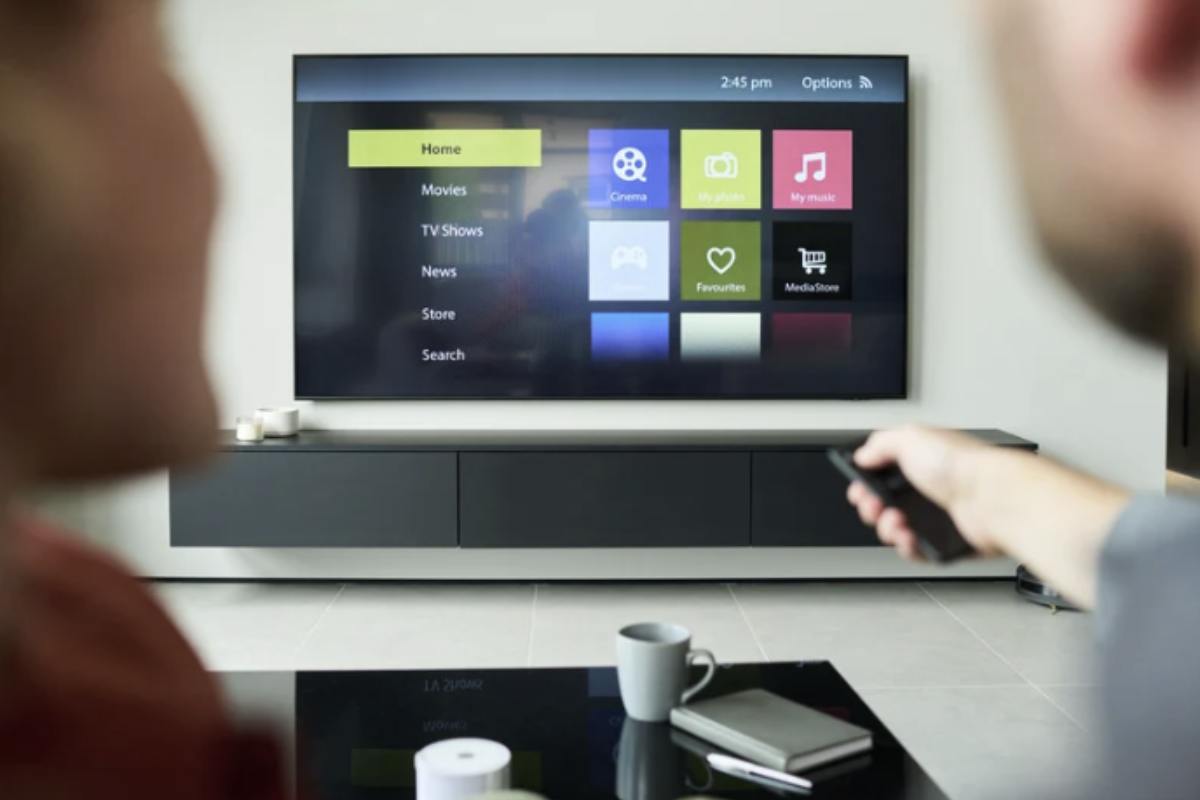 Questa interfaccia, spesso considerata solo un mezzo per riprodurre film da chiavette esterne, in realtà può rivoluzionare l’esperienza